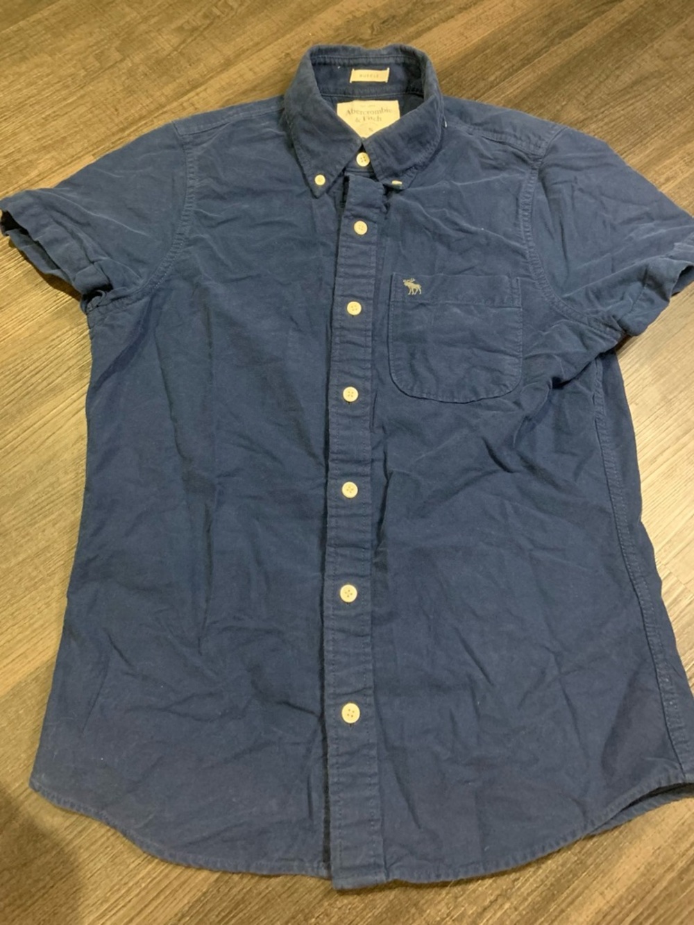 Abercrombie & Fitch Short-Sleeve Button-Down Shirt in Navy Blue
